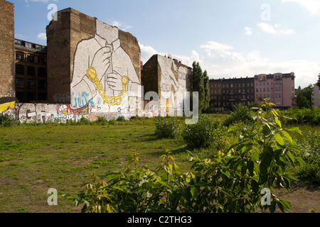 Streetart géant par l'artiste Blu dans Kreuzberg Berlin Banque D'Images