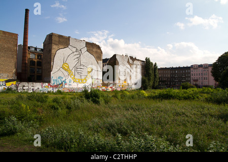 Streetart géant par l'artiste Blu dans Kreuzberg Berlin Banque D'Images