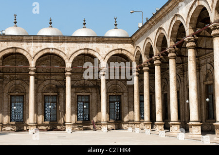 Cour intérieure et Colonnade de la mosquée Mohamed Ali - Le Caire, La Citadelle de Saladin, de Basse Egypte Banque D'Images