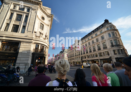 Union Jack, drapeaux dans la rue Regent Royal Wedding 2011 Banque D'Images