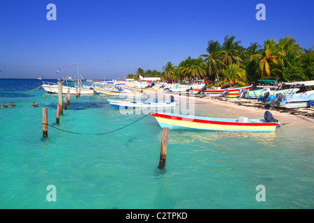 Isla Mujeres Mexique mer turquoise des Caraïbes bateaux Quintana Roo Banque D'Images