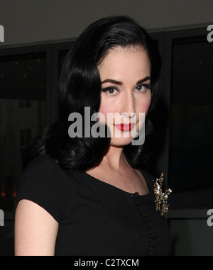 Dita Von Teese laissant la Wolseley Londres, Angleterre - 12.06.08 : Banque D'Images