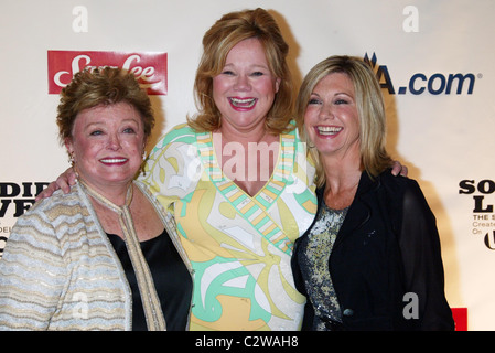 Rue McClanahan, Caroline Rhea et Olivia Newton-John Première mondiale de 'Sordid Lives : The Series' au New World Stages Nouveau Banque D'Images
