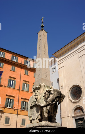 Italie, Rome, Piazza della Minerva, éléphant et obélisque appelé 'Pulcino della Minerva' Banque D'Images