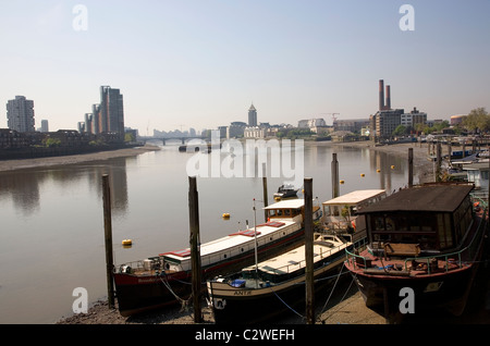 Boats on River Thames Bank à Chelsea Banque D'Images