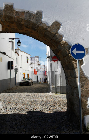 L'ARC prend en charge l'eau d'aqueduc (Aqueduto Agua do Prata) à Evora (Alentejo, Portugal. Banque D'Images