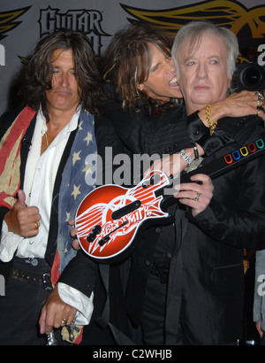 Steven Tyler, Joe Perry, Brad Whitford Aerosmith lancer le nouveau jeu vidéo "Guitar Hero : Aerosmith' au Hard Rock Café de New York Banque D'Images