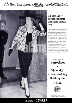 Publicité pleine page dans le magazine de mode vers 1950 pour QUINTAFIX par Bradford Dyers' Association Banque D'Images