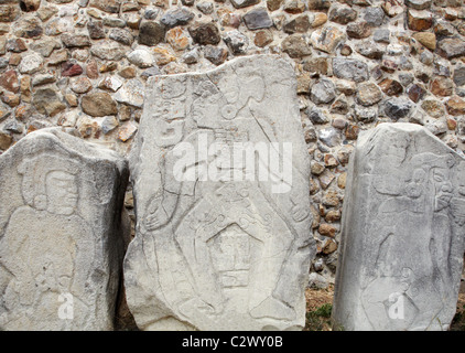 Sculptures sur pierre des dieux à l'état d'Oaxaca les ruines de Monte Alban Mexique Banque D'Images