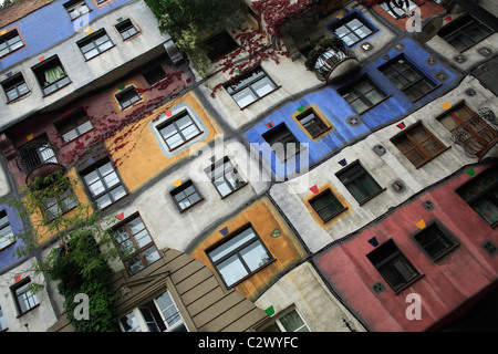 Autriche Vienne Hundertwasser-Krawinahaus appartement coloré des capacités. Banque D'Images