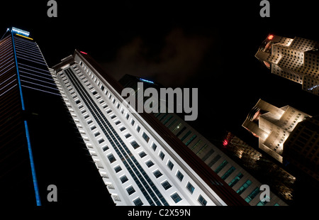 Maybank Tower et la Banque de Chine building at night, Boat Quay, Singapour Banque D'Images