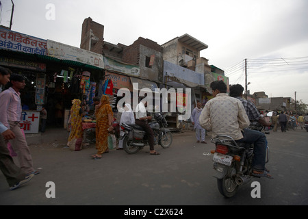 Scène de rue d'Agra, Uttar Pradesh, Inde, sous-continent indien, en Asie. Banque D'Images