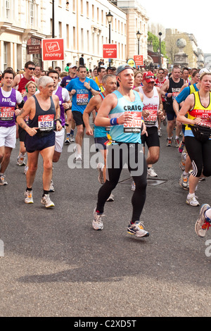 Marathon de Londres,2011, rue Church, Greenwich London, Angleterre, Royaume-Uni. Banque D'Images