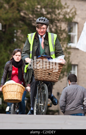 Les cyclistes à Cambridge Banque D'Images