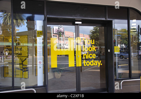 "Bonjour, vous avez l'air agréable aujourd' welcome sign, ASB Bank Building, Victoria Street, Hamilton, de la région de Waikato, Nouvelle-Zélande, île du Nord Banque D'Images