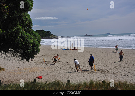 Match de cricket sur la plage, Mont Maunganui, région de la baie de Plenty, Île du Nord, Nouvelle-Zélande Banque D'Images