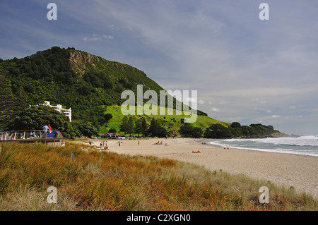 Plage et promenade, Mont Maunganui, région de la baie de Plenty, Île du Nord, Nouvelle-Zélande Banque D'Images