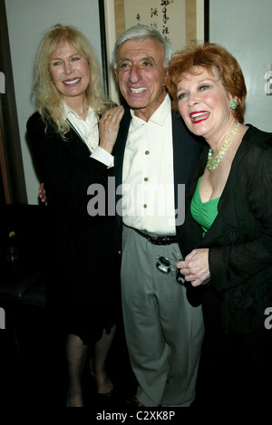 Loretta Swit, Jamie Farr et Anita Gillette à l'après fête célébrant sa première performance dans la nouvelle comédie Banque D'Images