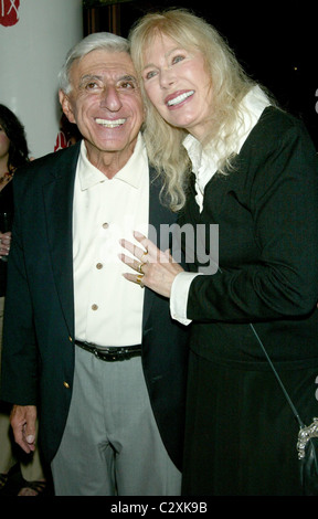 Loretta Swit et Jamie Farr à l'after party fête ses performances de la soirée d'ouverture dans la nouvelle comédie 'Flamingo' Cour Banque D'Images