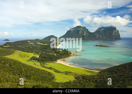 Vue de la lagune, à Mt Lidgbird (à gauche) et Mt Gower sur le site du patrimoine mondial de l'île Lord Howe, New South Wales, Australie Banque D'Images