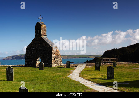 Les ruines de l'église de St Brynach au MCG yr Eglwys, Pembrokeshire, Pays de Galles, Royaume-Uni Banque D'Images