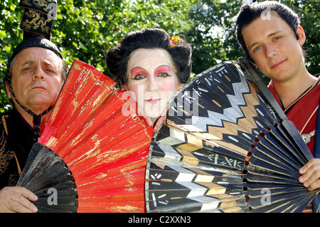 Jonathan Ansell, Sylvester McCoy & Nichola McAuliffe lancement presse "Le Mikado" au Richmond Theatre London, England - Banque D'Images