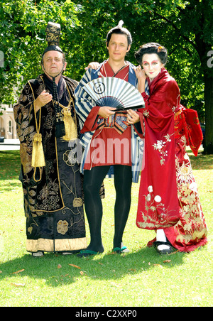 Jonathan Ansell, Sylvester McCoy & Nichola McAuliffe lancement presse "Le Mikado" au Richmond Theatre London, England - Banque D'Images