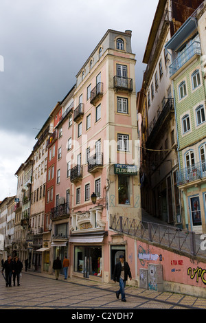 La basse-ville, un quartier commerçant, à Coimbra, Portugal Banque D'Images