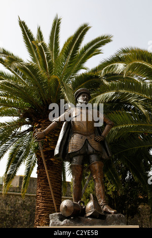 Statue de Diogo de Meneses (1520 - 1580) à Cascais, Portugal. Banque D'Images