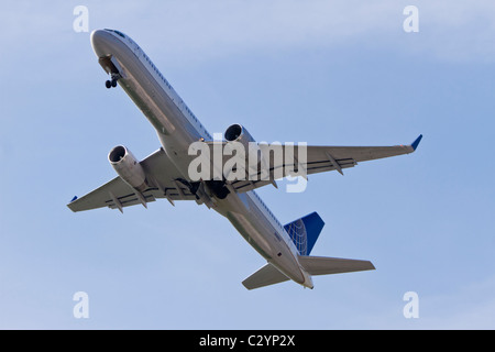 Boeing 757-224 appartenant à United Airlines Continental Airlines (reg) N14102, décollant de l'aéroport de Manchester, Royaume-Uni Banque D'Images