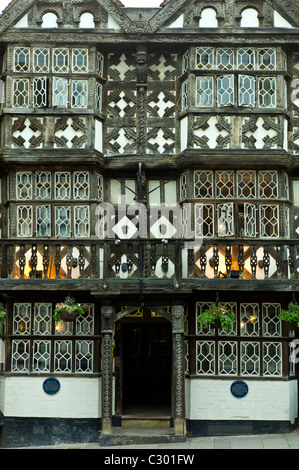 De style Tudor, maison à pans de bois dans la rue Corve, Ludlow, Shropshire, Angleterre Banque D'Images