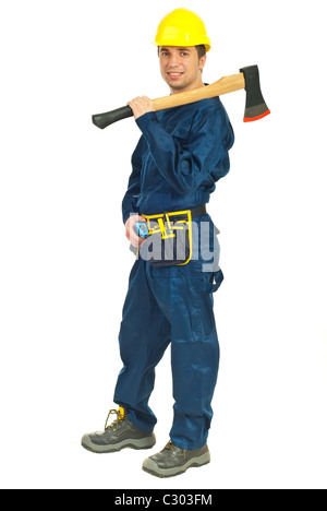 Toute la longueur de smiling workman holding ax isolé sur fond blanc Banque D'Images