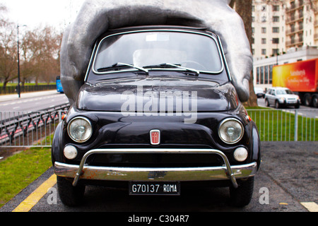 Lorenzo Quinn's Vroom Vroom sculpture dans Park Lane Londres Banque D'Images