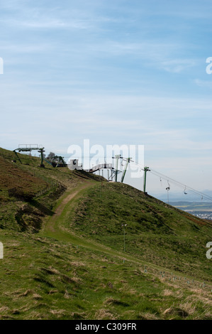 Piste de ski artificielle d'Édimbourg sur une colline de Pentland Banque D'Images