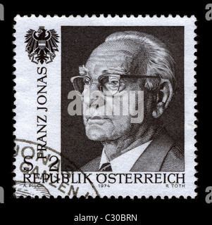 Autriche-circa 1974:un timbre imprimé en Autriche montre l'image de Franz Josef Jonas (le 4 octobre 1899, Vienne - 24 avril 1974, Vienne) était une personnalité politique autrichienne, vers 1974. Banque D'Images
