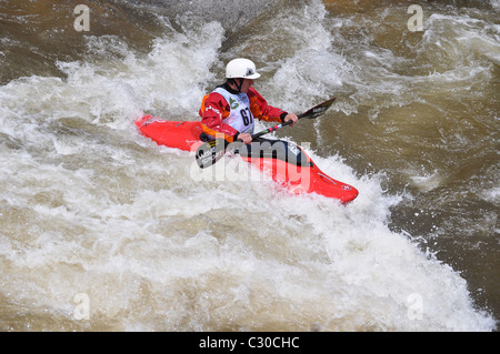 Dans kayacker colorado rapids Banque D'Images