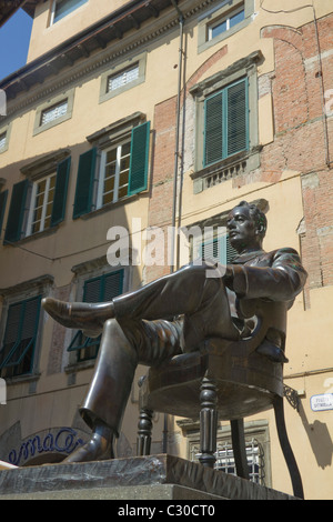 Statue du compositeur Giacomo Puccini à Lucques Toscane Italie Banque D'Images