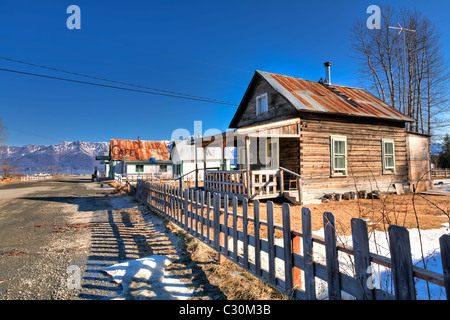 Vue sur la rue du centre-ville de l'espoir le long de la péninsule de Kenai, Turnagain Arm, Southcentral Alaska, printemps, HDR Banque D'Images