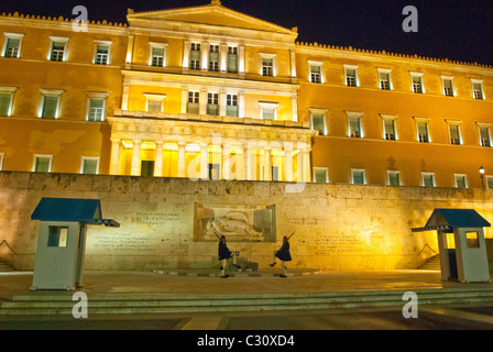 Athènes domine l'attique et c'est l'une des plus anciennes villes du monde, que son histoire s'étend sur environ 3 400 oui Banque D'Images