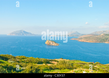 Cap Sounion est à noter que le site des ruines d'un ancien temple grec de Poséidon, le dieu de la mer dans la mythologie classique. Banque D'Images