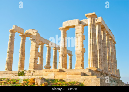Cap Sounion est à noter que le site des ruines d'un ancien temple grec de Poséidon, le dieu de la mer dans la mythologie classique. Banque D'Images
