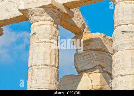 Cap Sounion est à noter que le site des ruines d'un ancien temple grec de Poséidon, le dieu de la mer dans la mythologie classique. Banque D'Images
