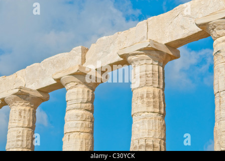 Cap Sounion est à noter que le site des ruines d'un ancien temple grec de Poséidon, le dieu de la mer dans la mythologie classique. Banque D'Images