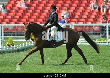 Rosie Thomas équitation BARRY'S BEST. Mitsubishi Badminton Horse Trials Banque D'Images