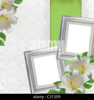 2 cadres d'argent et de lys blancs sur fond blanc Banque D'Images