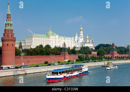 Grand Palais du Kremlin et l'église de la déposition de la Robe, Kremlin de Moscou, Fédération de Russie Banque D'Images