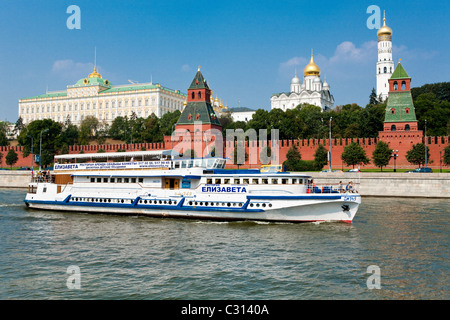 Grand Palais du Kremlin et l'église de la déposition de la Robe, Kremlin de Moscou, Fédération de Russie Banque D'Images