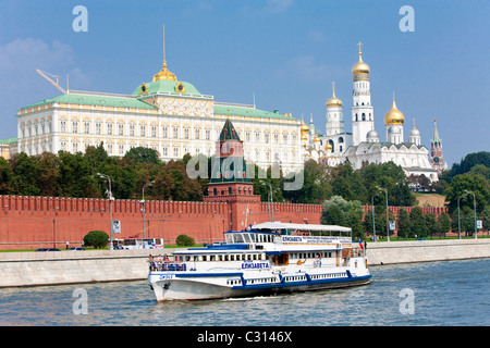 Grand Palais du Kremlin et l'église de la déposition de la Robe, Kremlin de Moscou, Fédération de Russie Banque D'Images