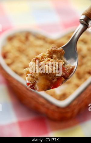 Crumble pomme et prune Banque D'Images