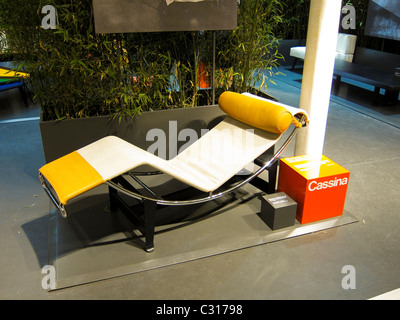 Paris, France, Shopping dans un grand magasin français, "Le Bon Marché", Cassina Chaise Design, Mobilier détail sur l'écran de détail moderne, Banque D'Images